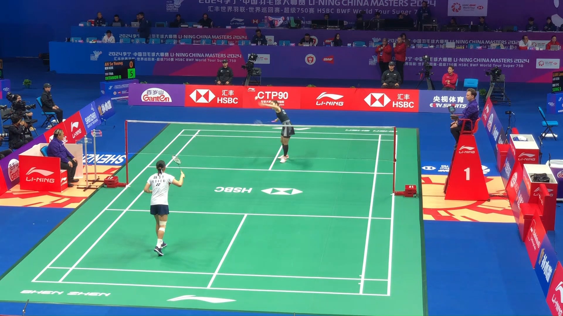 接受采访时 接受采访时